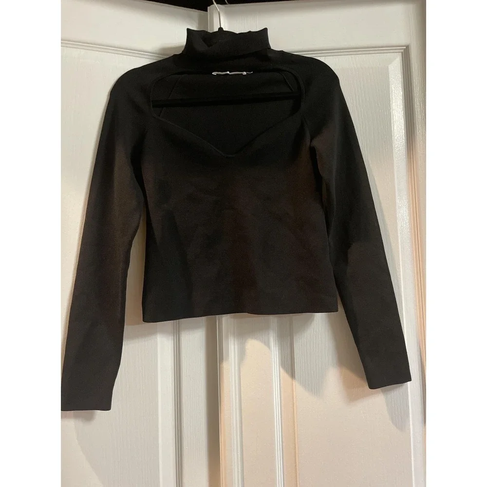 ASTR The Label Sweater Womens Medium Black Cutout Turtleneck Long Sleeve AT17392 - Picture 1 of 16